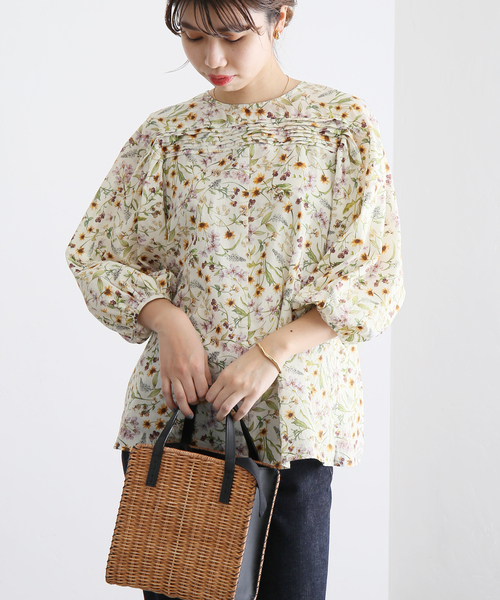 La TOTALITE（ラトータリテ）の「cottonフラワー タックブラウス 