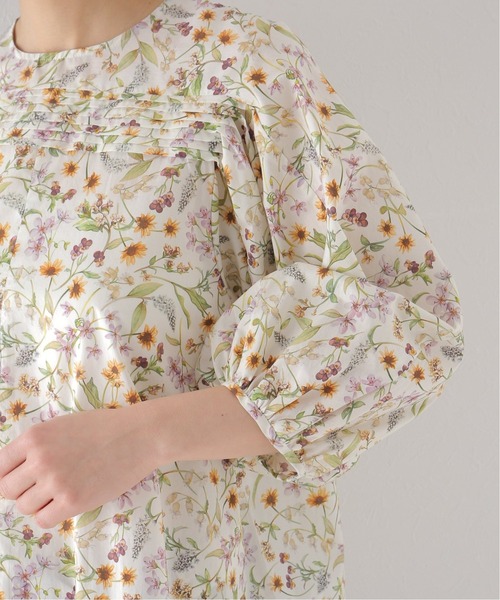 La TOTALITE（ラトータリテ）の「cottonフラワー タックブラウス 