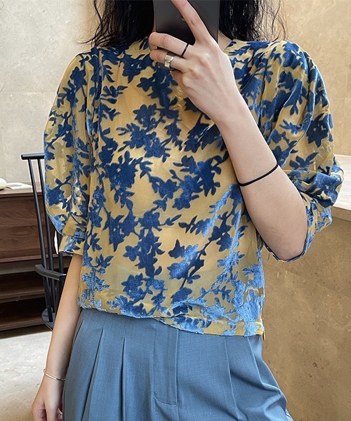 chuclla(チュクラ)の「ベルベット フローラル柄 シアートップ chw22s087【2022/SS】(シャツ/ブラウス・レディース・ブルー/グリーン・FREE)」の13枚目の写真