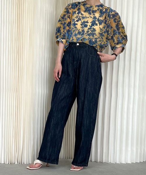 chuclla(チュクラ)の「ベルベット フローラル柄 シアートップ chw22s087【2022/SS】(シャツ/ブラウス・レディース・ブルー/グリーン・FREE)」の4枚目の写真