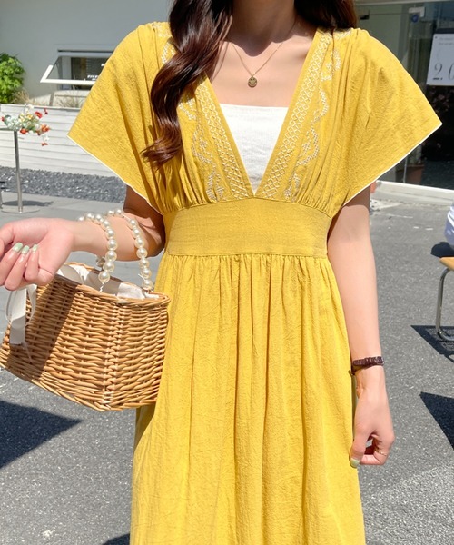 ABITOKYO(アビトーキョー)の「【ABITOKYO×Babコラボ】バックリボンVネックティアード刺繍ワンピース(ワンピース・レディース・ブラック/イエロー/ライトグリーン/サンドベージュ・FREE)」の5枚目の写真
