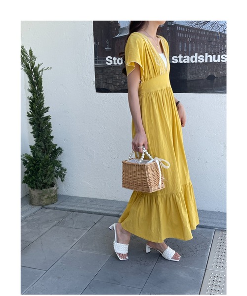 ABITOKYO(アビトーキョー)の「【ABITOKYO×Babコラボ】バックリボンVネックティアード刺繍ワンピース(ワンピース・レディース・ブラック/イエロー/ライトグリーン/サンドベージュ・FREE)」の6枚目の写真