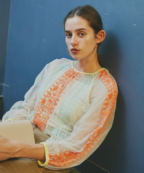 Unitage（ユニテージ）の「チュール刺繍ブラウス（シャツ/ブラウス・レディース・ピンク/ナチュラル・FREE）」の3枚目の写真