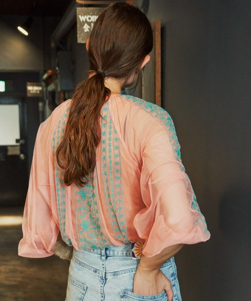 Unitage（ユニテージ）の「チュール刺繍ブラウス（シャツ/ブラウス・レディース・ピンク/ナチュラル・FREE）」の18枚目の写真