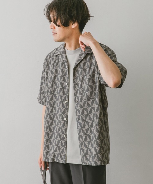 URBAN RESEARCH DOORS(アーバンリサーチドアーズ)の「ジオメトリックプリントショートスリーブシャツ(シャツ/ブラウス・メンズ・チャコールグレー/ブルー・MEDIUM/LARGE)」の6枚目の写真