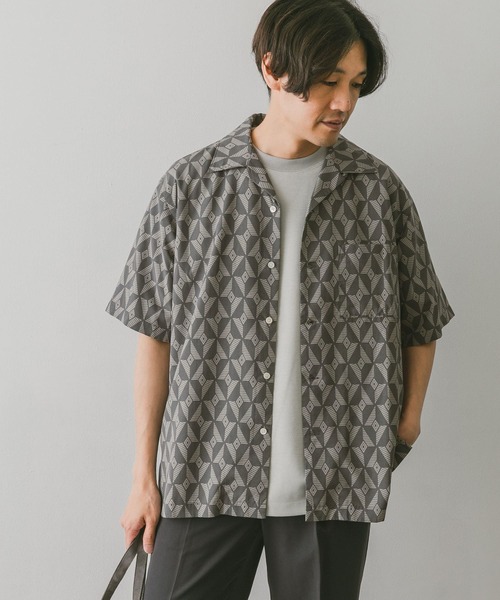 URBAN RESEARCH DOORS(アーバンリサーチドアーズ)の「ジオメトリックプリントショートスリーブシャツ(シャツ/ブラウス・メンズ・チャコールグレー/ブルー・MEDIUM/LARGE)」の9枚目の写真