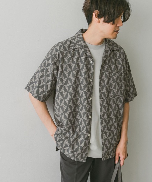URBAN RESEARCH DOORS(アーバンリサーチドアーズ)の「ジオメトリックプリントショートスリーブシャツ(シャツ/ブラウス・メンズ・チャコールグレー/ブルー・MEDIUM/LARGE)」の11枚目の写真