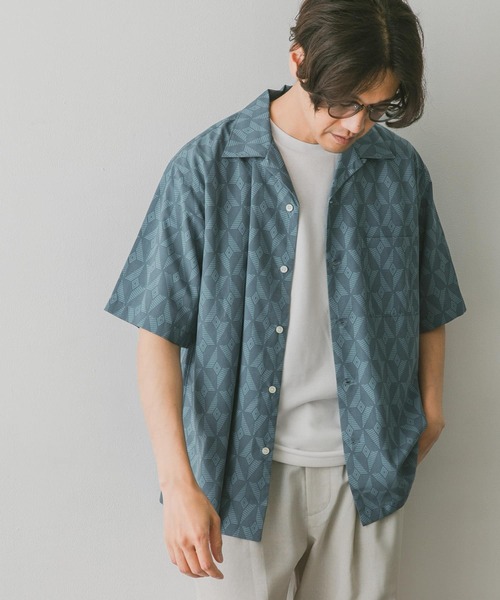 URBAN RESEARCH DOORS(アーバンリサーチドアーズ)の「ジオメトリックプリントショートスリーブシャツ(シャツ/ブラウス・メンズ・チャコールグレー/ブルー・MEDIUM/LARGE)」の18枚目の写真