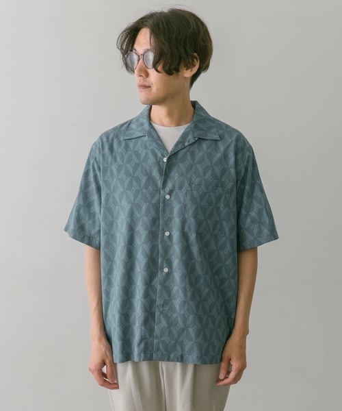 URBAN RESEARCH DOORS(アーバンリサーチドアーズ)の「ジオメトリックプリントショートスリーブシャツ(シャツ/ブラウス・メンズ・チャコールグレー/ブルー・MEDIUM/LARGE)」の22枚目の写真