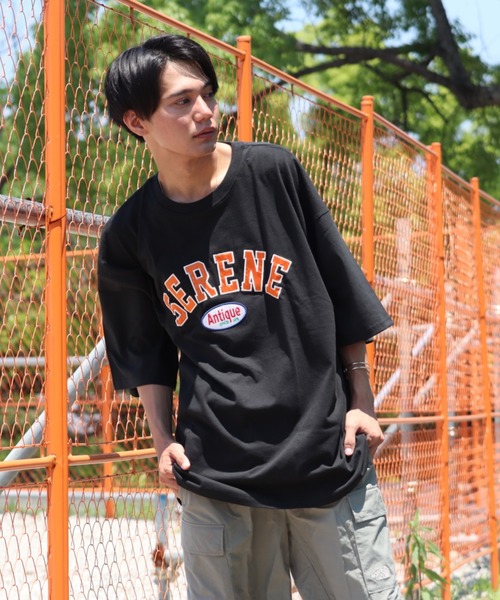 Bling Leads(ブリングリーズ)の「/Bling leads/ワッペンオーバーサイズTシャツ(Tシャツ/カットソー・メンズ・スミクロ/グレイッシュブルー/ブルー系1/ブルー系2/ホワイト系2/ダークグリーン/ホワイト系1・MEDIUM/LARGE)」の4枚目の写真