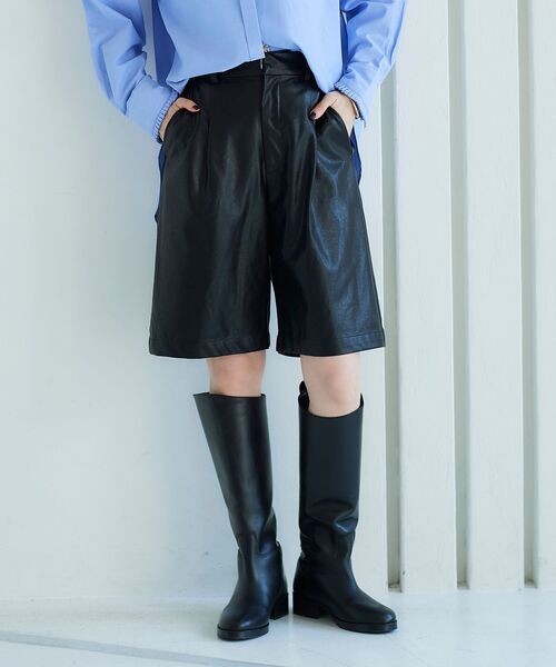 le.coeur blanc（ルクールブラン）の「フェイクレザーハーフパンツ（その他パンツ・レディース・ブラック/ベージュ・38）」の4枚目の写真