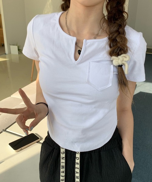 meJane(ミージェーン)の「ヘンリーネッククロップドコンパクトTシャツ(Tシャツ/カットソー・レディース・ホワイト/ブラック/チャコールグレー・FREE)」の2枚目の写真