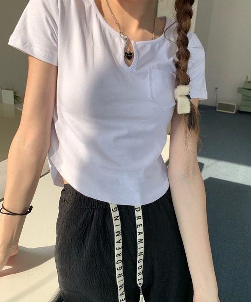 meJane(ミージェーン)の「ヘンリーネッククロップドコンパクトTシャツ(Tシャツ/カットソー・レディース・ホワイト/ブラック/チャコールグレー・FREE)」の4枚目の写真