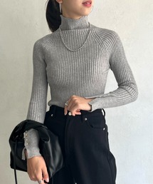 袖ボタンハイネックリブニット