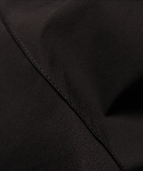 ato（アトウ）の「ato シルキーストレッチダーツシャツ（シャツ/ブラウス・メンズ・ホワイト/ブラック/ネイビー・46/44）」の4枚目の写真