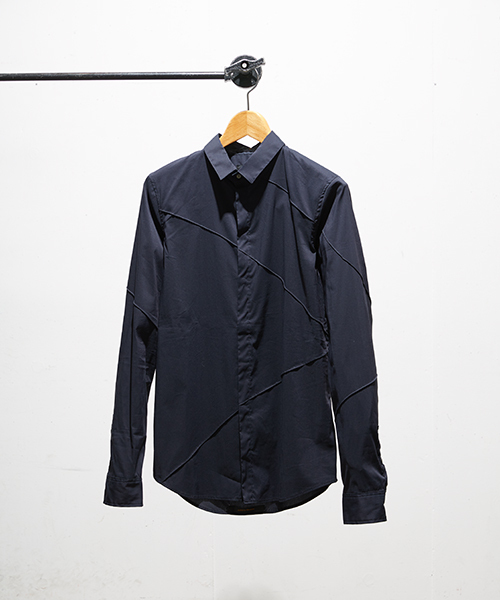 ato（アトウ）の「ato シルキーストレッチダーツシャツ（シャツ/ブラウス・メンズ・ホワイト/ブラック/ネイビー・46/44）」の16枚目の写真