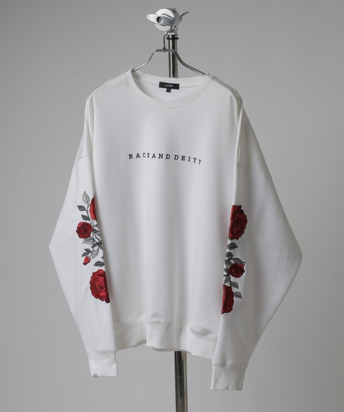 RE730（アールイーセブンサーティー）の「Sleeve rose embroidery wide sweatshirt / 袖ローズ刺繍 ワイドスウェット unisex（スウェット・メンズ・ブラック/ホワイト/ホワイト系1/ブラック系1/グレー/グレー系1/ベージュ/ベージュ系1・L/XL/M）」の2枚目の写真