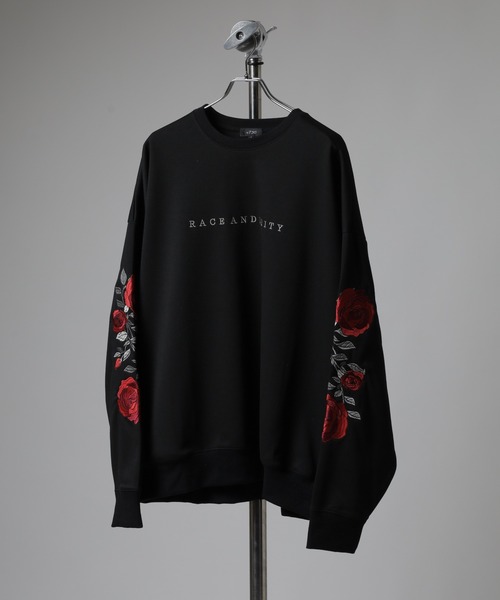 RE730（アールイーセブンサーティー）の「Sleeve rose embroidery wide sweatshirt / 袖ローズ刺繍 ワイドスウェット unisex（スウェット・メンズ・ブラック/ホワイト/ホワイト系1/ブラック系1/グレー/グレー系1/ベージュ/ベージュ系1・L/XL/M）」の4枚目の写真