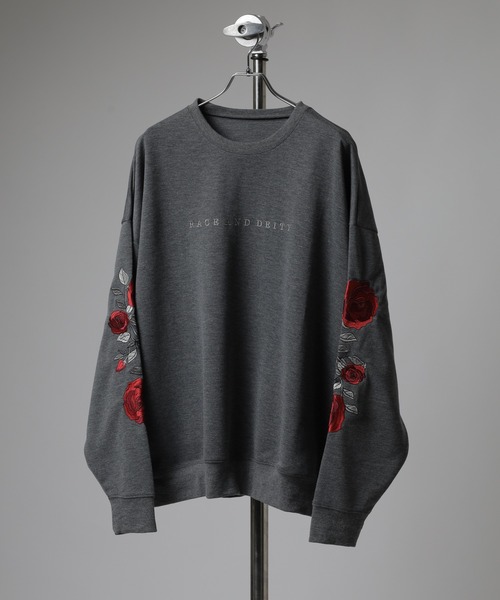 RE730（アールイーセブンサーティー）の「Sleeve rose embroidery wide sweatshirt / 袖ローズ刺繍 ワイドスウェット unisex（スウェット・メンズ・ブラック/ホワイト/ホワイト系1/ブラック系1/グレー/グレー系1/ベージュ/ベージュ系1・L/XL/M）」の6枚目の写真