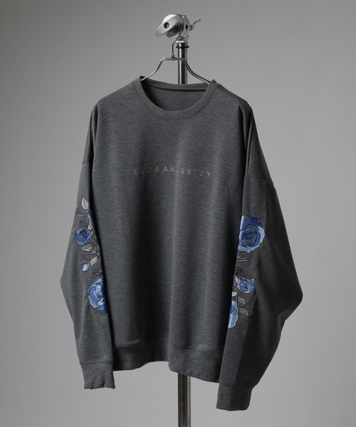 RE730（アールイーセブンサーティー）の「Sleeve rose embroidery wide sweatshirt / 袖ローズ刺繍 ワイドスウェット unisex（スウェット・メンズ・ブラック/ホワイト/ホワイト系1/ブラック系1/グレー/グレー系1/ベージュ/ベージュ系1・L/XL/M）」の5枚目の写真