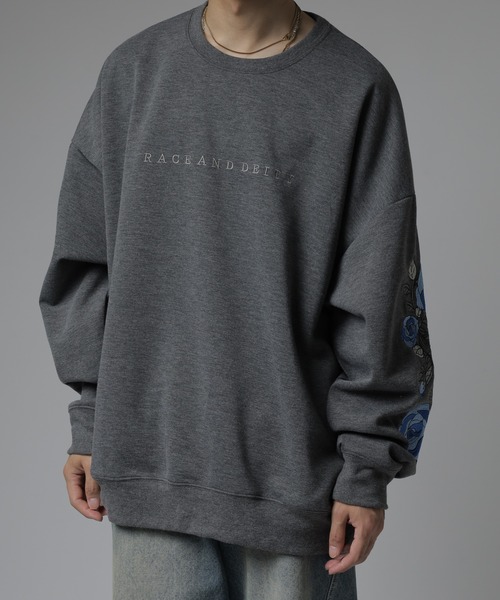 RE730（アールイーセブンサーティー）の「Sleeve rose embroidery wide sweatshirt / 袖ローズ刺繍 ワイドスウェット unisex（スウェット・メンズ・ブラック/ホワイト/ホワイト系1/ブラック系1/グレー/グレー系1/ベージュ/ベージュ系1・L/XL/M）」の15枚目の写真