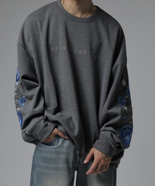 RE730（アールイーセブンサーティー）の「Sleeve rose embroidery wide sweatshirt / 袖ローズ刺繍 ワイドスウェット unisex（スウェット・メンズ・ブラック/ホワイト/ホワイト系1/ブラック系1/グレー/グレー系1/ベージュ/ベージュ系1・L/XL/M）」の17枚目の写真