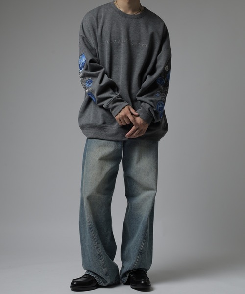 RE730（アールイーセブンサーティー）の「Sleeve rose embroidery wide sweatshirt / 袖ローズ刺繍 ワイドスウェット unisex（スウェット・メンズ・ブラック/ホワイト/ホワイト系1/ブラック系1/グレー/グレー系1/ベージュ/ベージュ系1・L/XL/M）」の20枚目の写真