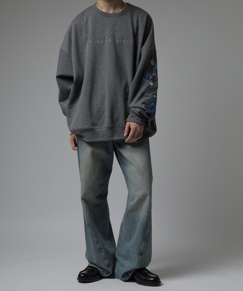 RE730（アールイーセブンサーティー）の「Sleeve rose embroidery wide sweatshirt / 袖ローズ刺繍 ワイドスウェット unisex（スウェット・メンズ・ブラック/ホワイト/ホワイト系1/ブラック系1/グレー/グレー系1/ベージュ/ベージュ系1・L/XL/M）」の19枚目の写真