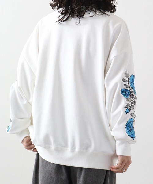 RE730(アールイーセブンサーティー)の「Sleeve rose embroidery wide sweatshirt / 袖ローズ刺繍 ワイドスウェット unisex(スウェット・メンズ・ブラック/ホワイト・L/XL/M)」の4枚目の写真