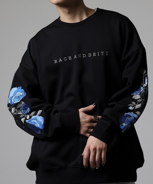 RE730(アールイーセブンサーティー)の「Sleeve rose embroidery wide sweatshirt / 袖ローズ刺繍 ワイドスウェット unisex(スウェット・メンズ・ブラック/ホワイト・L/XL/M)」の9枚目の写真