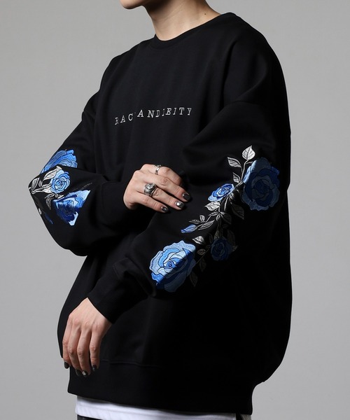 RE730(アールイーセブンサーティー)の「Sleeve rose embroidery wide sweatshirt / 袖ローズ刺繍 ワイドスウェット unisex(スウェット・メンズ・ブラック/ホワイト・L/XL/M)」の19枚目の写真