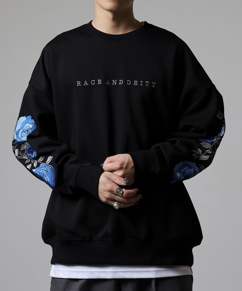 RE730(アールイーセブンサーティー)の「Sleeve rose embroidery wide sweatshirt / 袖ローズ刺繍 ワイドスウェット unisex(スウェット・メンズ・ブラック/ホワイト・L/XL/M)」の7枚目の写真