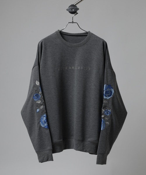 RE730（アールイーセブンサーティー）の「Sleeve rose embroidery wide sweatshirt / 袖ローズ刺繍 ワイドスウェット unisex（スウェット・メンズ・ブラック/ホワイト/ホワイト系1/ブラック系1/グレー/グレー系1/ベージュ/ベージュ系1・L/XL/M）」の11枚目の写真