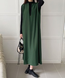 バックスリット入りロング丈ジャンパースカート