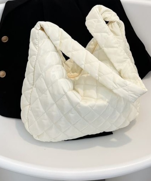 DIAVEL（ディアベル）の「キルティングショルダーバッグ（ショルダーバッグ・レディース・ホワイト/ブラック・F）」の2枚目の写真