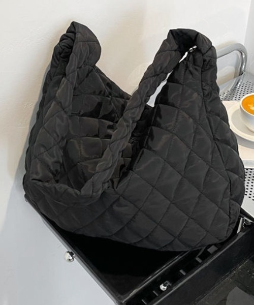 DIAVEL（ディアベル）の「キルティングショルダーバッグ（ショルダーバッグ・レディース・ホワイト/ブラック・F）」の6枚目の写真