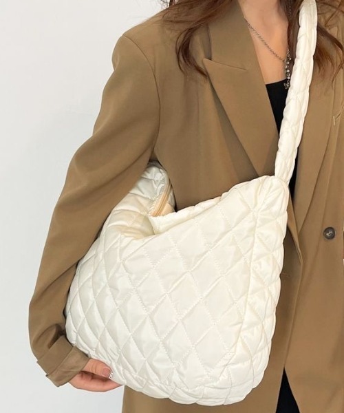 DIAVEL（ディアベル）の「キルティングショルダーバッグ（ショルダーバッグ・レディース・ホワイト/ブラック・F）」の14枚目の写真