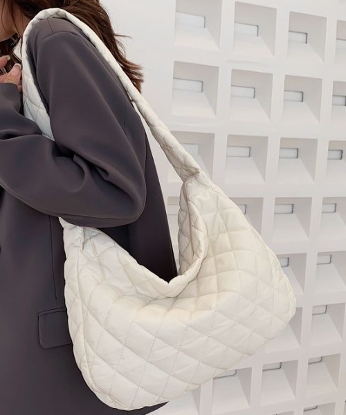 DIAVEL（ディアベル）の「キルティングショルダーバッグ（ショルダーバッグ・レディース・ホワイト/ブラック・F）」の17枚目の写真