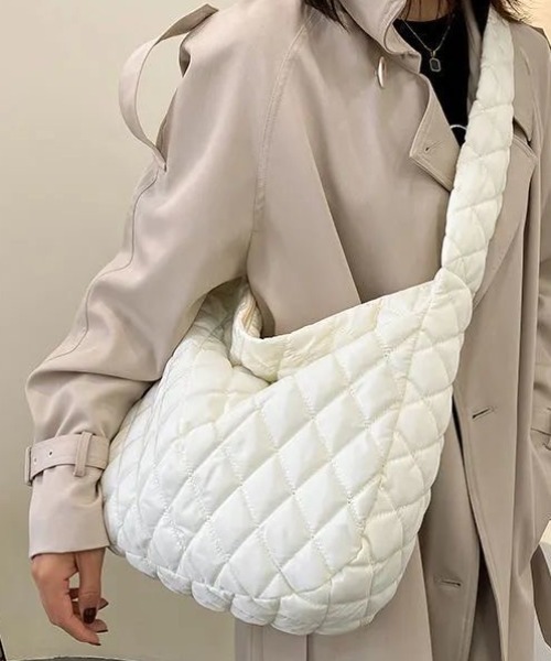 DIAVEL（ディアベル）の「キルティングショルダーバッグ（ショルダーバッグ・レディース・ホワイト/ブラック・F）」の4枚目の写真