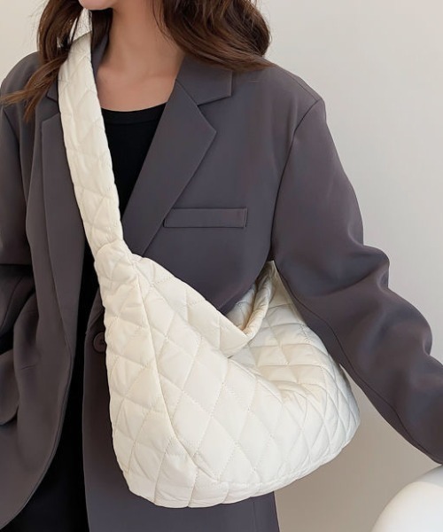 DIAVEL（ディアベル）の「キルティングショルダーバッグ（ショルダーバッグ・レディース・ホワイト/ブラック・F）」の21枚目の写真