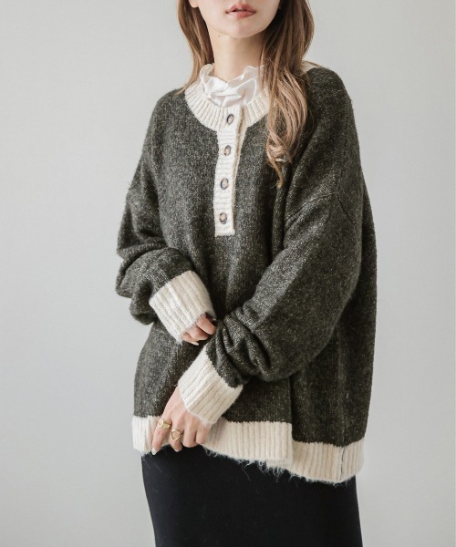 AMELY(エミリー)の「前後2WAYバイカラーニット(ニット/セーター・レディース・テラコッタ/イエロー/ベージュ/ブラック/ブルー/チャコールグレー・フリー)」の18枚目の写真