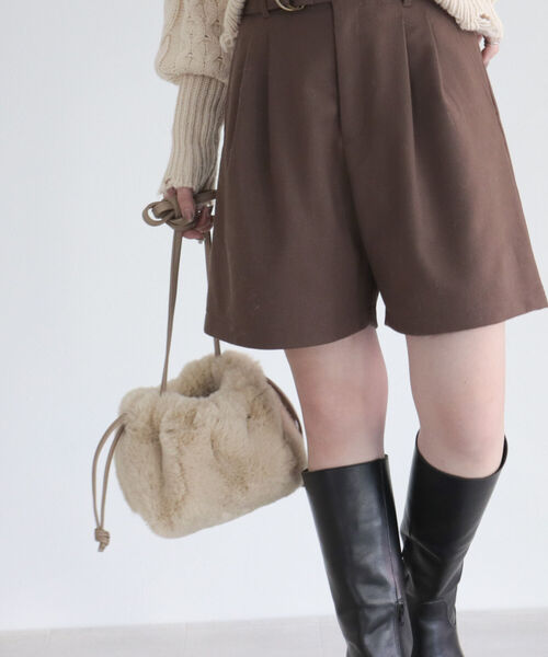 fredy emue（フレディエミュ）の「ファー巾着ショルダーバッグ（ショルダーバッグ・レディース・ベージュ/イエロー/キャメル/ダークネイビー/ライトグリーン・FREE）」の6枚目の写真