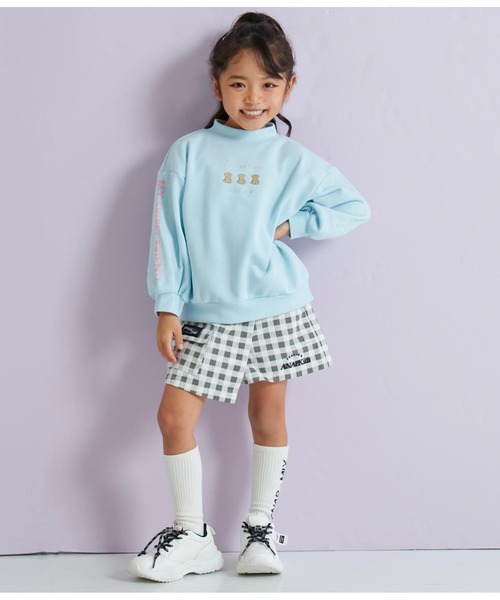 ANAP kids(アナップキッズ)の「プチハイネッククマ刺繍裏毛トレーナー(スウェット・キッズ・オフホワイト/ベージュ/サックスブルー・130cm/110cm/120cm)」の7枚目の写真