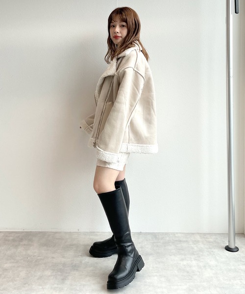 w closet（ダブルクローゼット）の「フェイクムートンライダースジャケット（ムートンコート・レディース・モカ/アイボリー・FREE）」の6枚目の写真