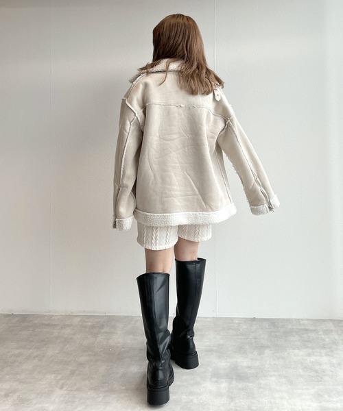 w closet（ダブルクローゼット）の「フェイクムートンライダースジャケット（ムートンコート・レディース・モカ/アイボリー・FREE）」の9枚目の写真