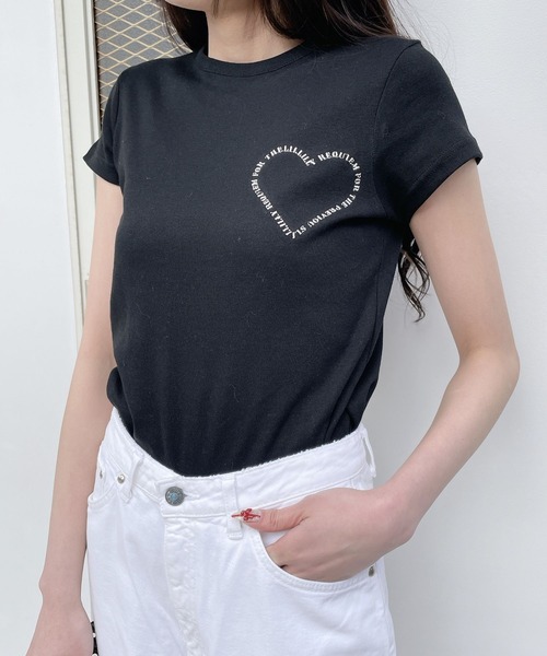 lilLilly（リルリリー）の「コンパクトハートロゴTシャツ（Tシャツ