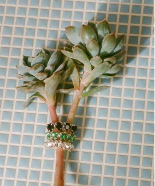 Casselini（キャセリーニ）の「Casselini(キャセリーニ)ハートビジューリング（リング・レディース・ブラック/グリーン/クリア・FREE）」の2枚目の写真