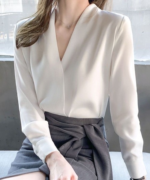 Coo+i（クーイ）の「胸元タックシャツブラウス（シャツ/ブラウス・レディース・ネイビー/ブラック/ピンク/モカ/ベージュ/ホワイト/グレー・XL/M/L）」の10枚目の写真