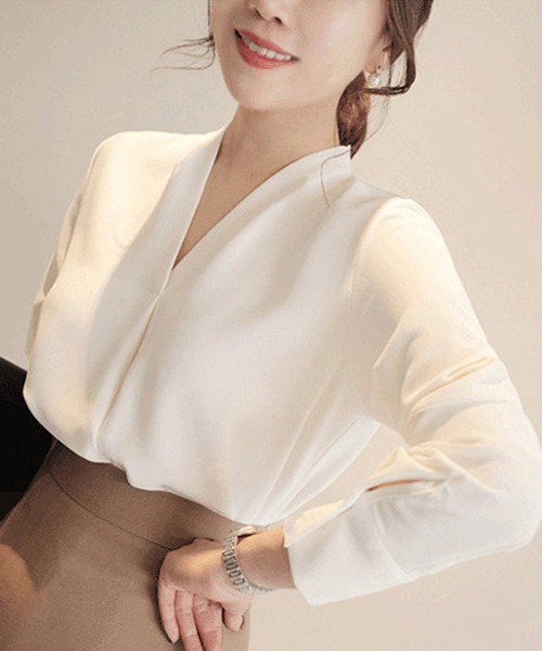 Coo+i（クーイ）の「胸元タックシャツブラウス（シャツ/ブラウス・レディース・ネイビー/ブラック/ピンク/モカ/ベージュ/ホワイト/グレー・XL/M/L）」の11枚目の写真