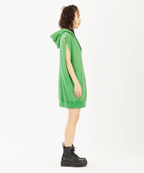 X-girl（エックスガール）の「SLEEVELESS HOODED DRESS（ワンピース・レディース・ブラック/ピンク/グリーン・S/M）」の11枚目の写真